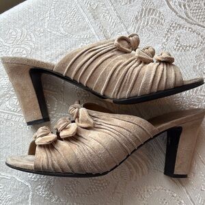 CHANEL Tan Suede Triple Bow Mules sz 41 EUC Interlocking CC, Peep Toes